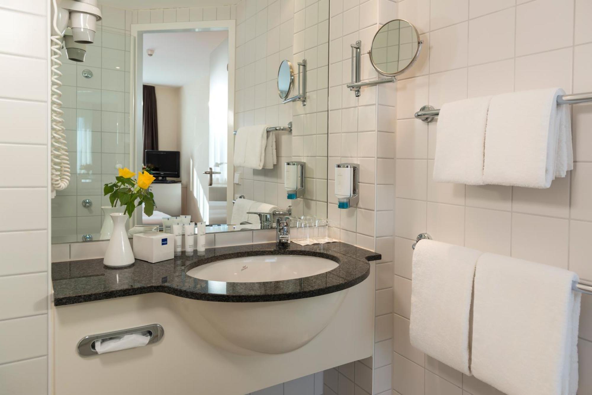 Essential By Dorint Berlin-Adlershof Hotel Екстериор снимка